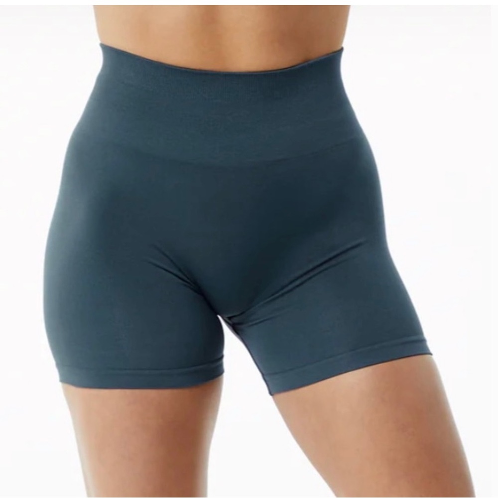 Alphalete Amplify Shorts
